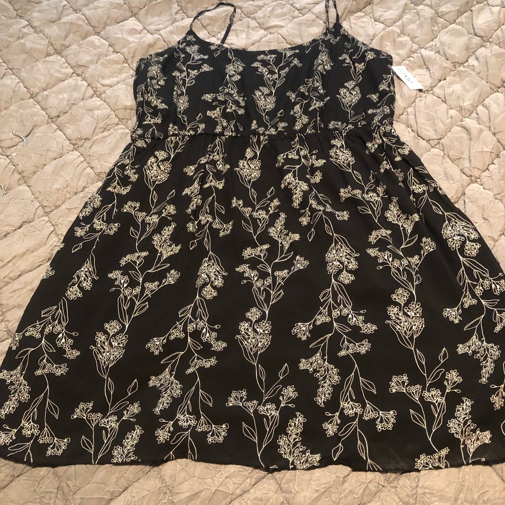 NWT Old Navy black and white floral dress